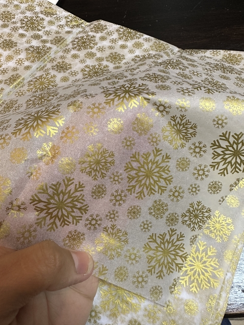 Papel seda copos de nieve dorados. Pack x 2 unidades.