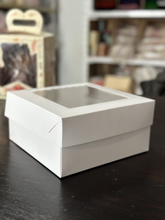 Caja cuadrada con visor 20x20x10 cms. Precio por unidad. en internet