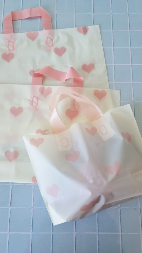 Bolsa con manija diseño corazones. Varios tamaños. Precio por unidad. - comprar online