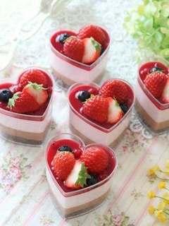 Imagen de Envase transparente con forma de corazón. Incluye tapa + cuchara. Precio por unidad.