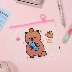 Bolsa estuche de PVC. Diseño capibara. Precio por unidad. - tienda online