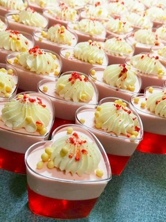 Envase transparente con forma de corazón. Incluye tapa + cuchara. Precio por unidad. - tienda online