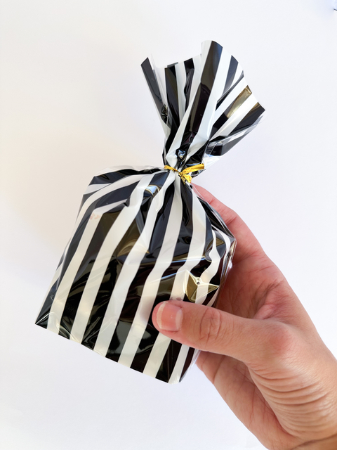 Bolsas lineas negras y blancas. Pack por 10 unidades.