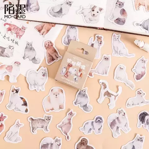 Pack con 46 stickers perritos y gatitos