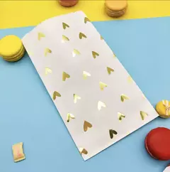 Sobre de papel blanco con corazones dorados. Precio por unidad. - comprar online