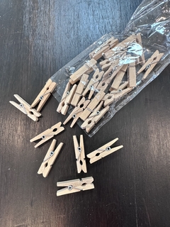 24 mini brochecitos de madera