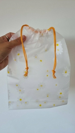 Bolsa para ropa margaritas. Cierre con cordón. 3 tamaños disponibles. Precio por unidad. en internet