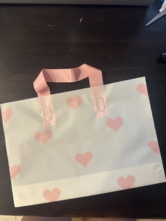 Bolsa con manija diseño corazones. Varios tamaños. Precio por unidad.