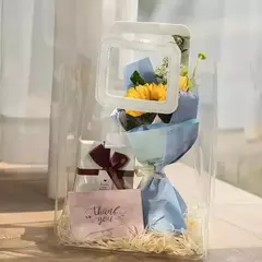 Imagen de Bolsa pvc cristal con manija cuerina cuadrada blanca. 2 tamaños disponibles. Precio por unidad.