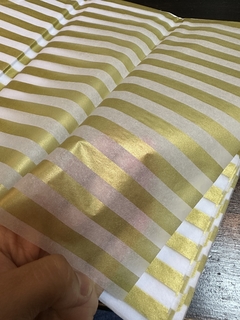 Papel seda lineas doradas. Pack por 10 unidades.
