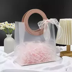 Bolsa de pvc con manija de cuerina. 2 tamaños y 2 colores diferentes. Precio por unidad - tienda online