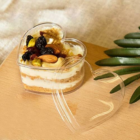 Envase transparente con forma de corazón. Incluye tapa + cuchara. Precio por unidad. - comprar online