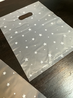 Bolsa riñón translúcida con estrellas blancas. 2 tamaños. Precio por unidad. en internet