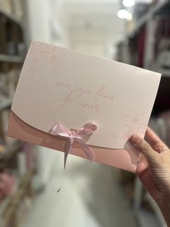 Caja "llena de amor" rosa. Precio por unidad. - Capkelitos mayorista