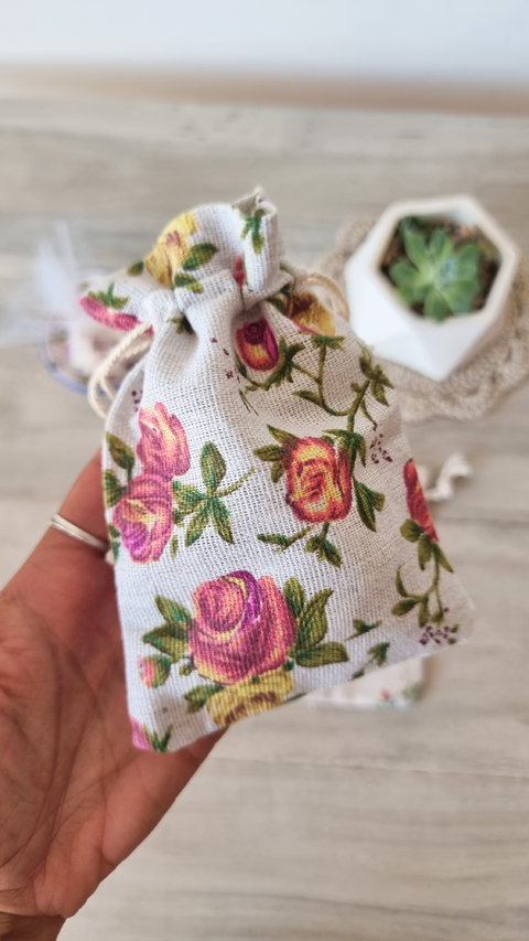 Bolsa arpillera floral 2. Precio por unidad. - comprar online