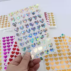 Plancha de stickers corazón. Plancha con 60 unidades. - Capkelitos mayorista
