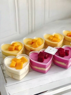 Envase transparente con forma de corazón. Incluye tapa + cuchara. Precio por unidad. en internet