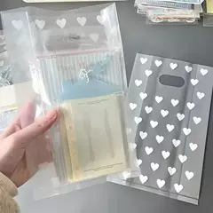 Bolsa riñón con fuelle lateral translúcida con corazones. Precio por unidad. - Capkelitos mayorista
