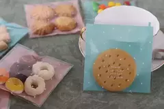 Bolsa opp "Lunares fondo color" 7x7cm. Pack por 10 unidades. - Capkelitos mayorista
