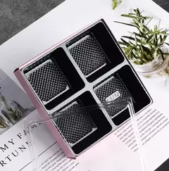 Caja cuadrada con división interna y tapa. Varios colores y tamaños. Precio por unidad. - Capkelitos mayorista