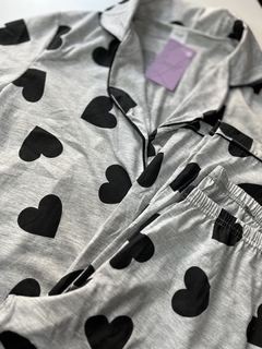 Pijama americano de coração na internet