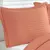 Kit Colcha/Cobre Leito Amalfi Queen com 2 Porta Travesseiros Terracota na internet