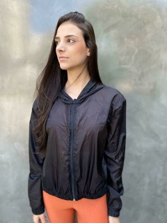 Jaqueta Corta Vento Feminina Transparente Repelente à Água - It’s Fit