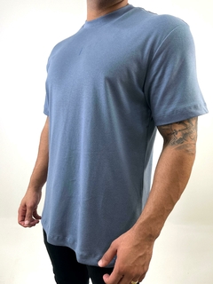 Camiseta Oversized Lisa Azul Claro - comprar online