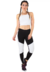 Modelo vestindo conjunto fitness cropped branco e calça legging preta com detalhes brancos.