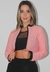 Casaco feminino rosa com zíper, ideal para moda fitness, modelado por uma mulher em fundo neutro.