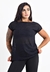 Blusa transparente preta feminina, modelo fitness, com tecido leve e detalhes em rede, ideal para atividades físicas.