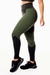 Calça legging fitness preta com detalhes em verde militar, alta na cintura, ideal para atividades na academia.