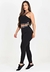 Modelo vestindo conjunto fitness preto de três peças, incluindo calça legging e top cropped com detalhe de telinha e elásticos.