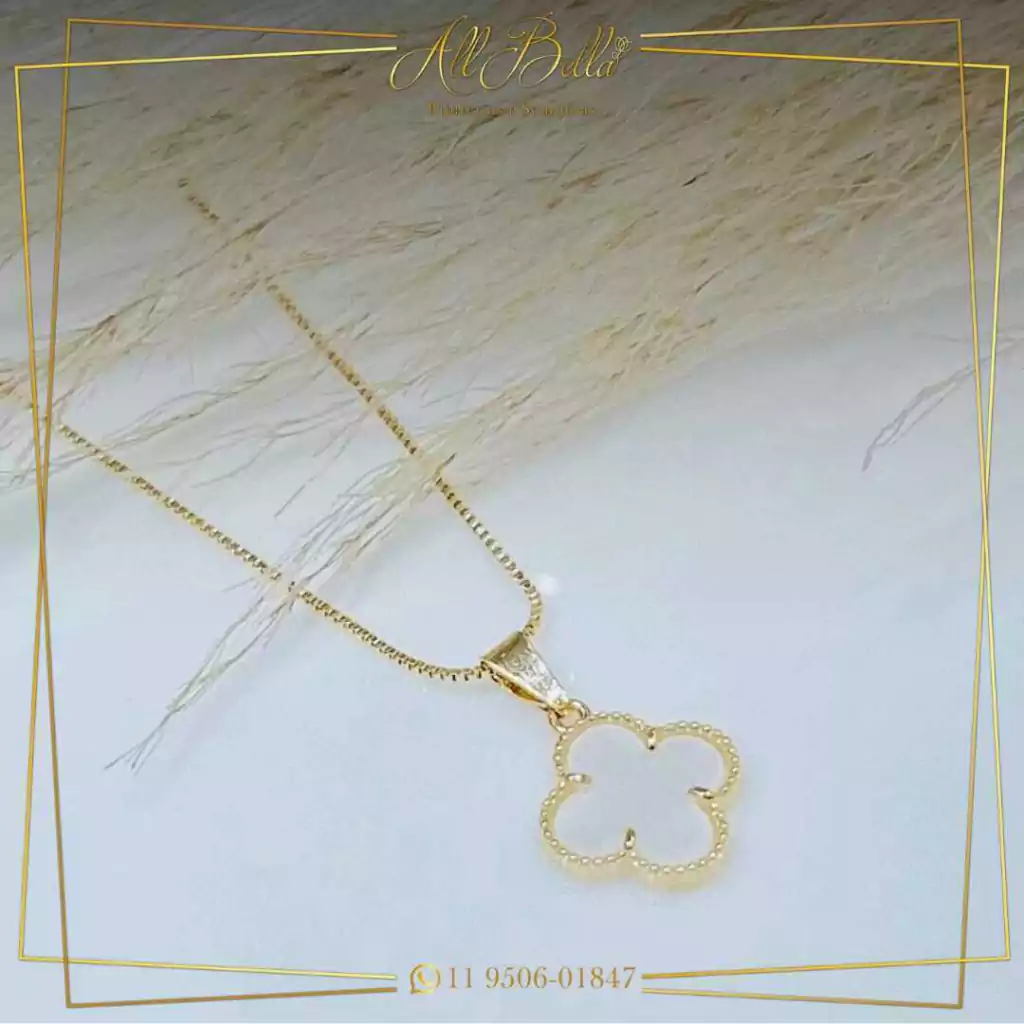Coleção Sempre Bella - Semijoias - Colar Van Cleef Madre Pérola dourado