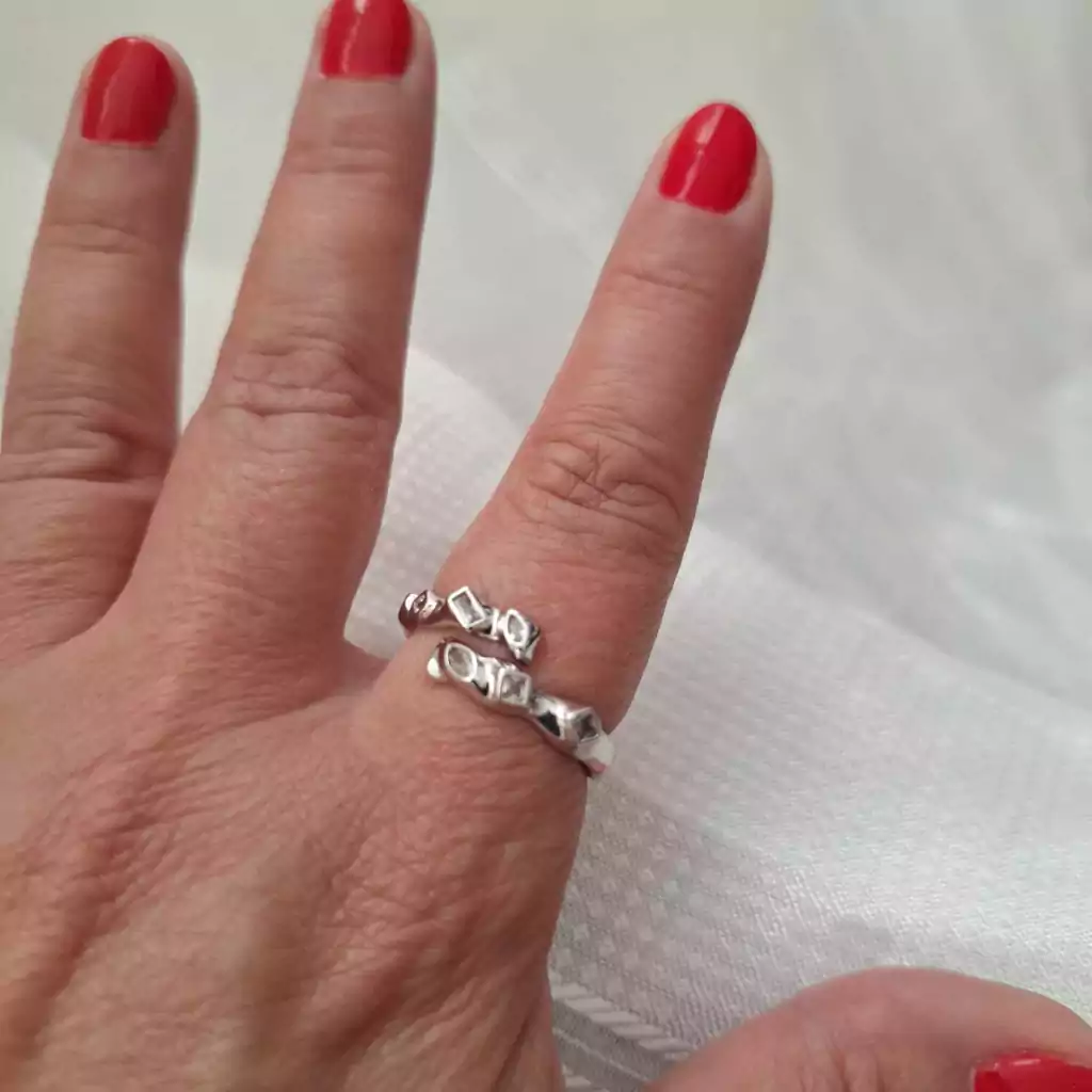 Coleção Sempre Bella: Anel Regulavel com pedras de Cristal Prata