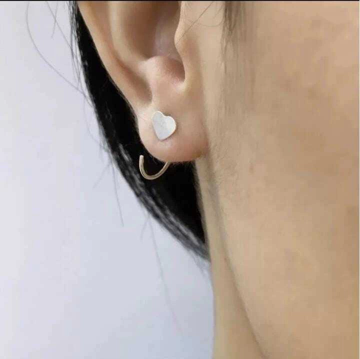 Coleção Delicadeza: Brinco Coração encaixe Prata 925