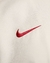 Jaqueta Corta-Vento Liverpool I 24/25 - Masculina Adidas - Bege com detalhes em vermelho e preto - CAMISAS DE FUTEBOL e NBA | Manto da Nação