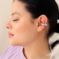 Earcuff entorchado plateado