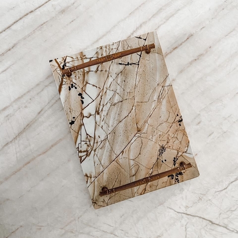 Bandeja com puxadores