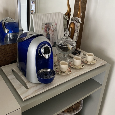 Bandeja com puxadores da própria pedra