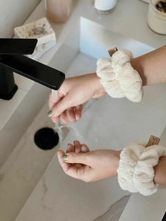 MUÑEQUERAS PARA SKINCARE