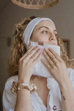 TOALLA DE ROSTRO Y MANOS PERSONAL - comprar online