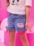 SHORTS JEANS COM BOLSO EM PAETE ANIME