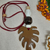 Colar Feminino Longo Ajustável em Resina e Cordão Camurça Maxicolar com Regulagem - Encantus Lótus - Japamalas 