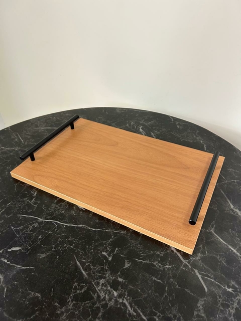 BANDEJA EM MDF AMADEIRADO