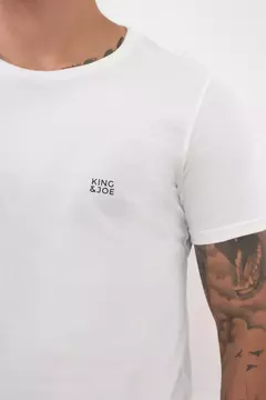 Camiseta Mc King&Joe Logo Peito - comprar online