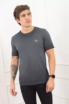 Camiseta Mc Calvin Klein Jeans Logo Peito