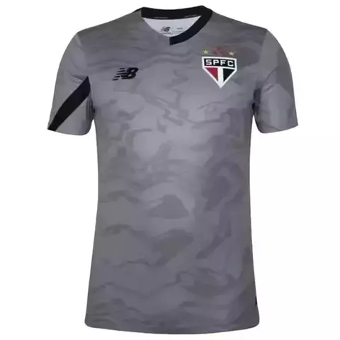 Camisa cinza do goleiro do São Paulo, modelo New Balance 24/25, com detalhes em preto e escudo do time.