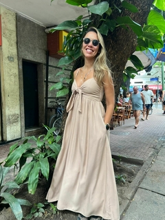 Vestido Bege Laço na internet
