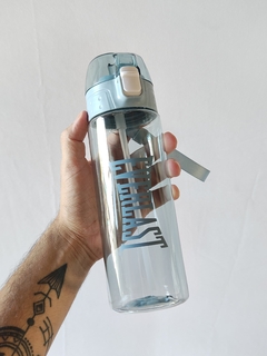 BOTELLA DEPORTIVA EVERLAST TRANSPARENTE CON BOTON 600ML en internet